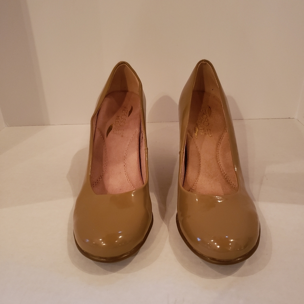 Aerosoles Light Brown Heel rest Comfy size 6.5 Pumps